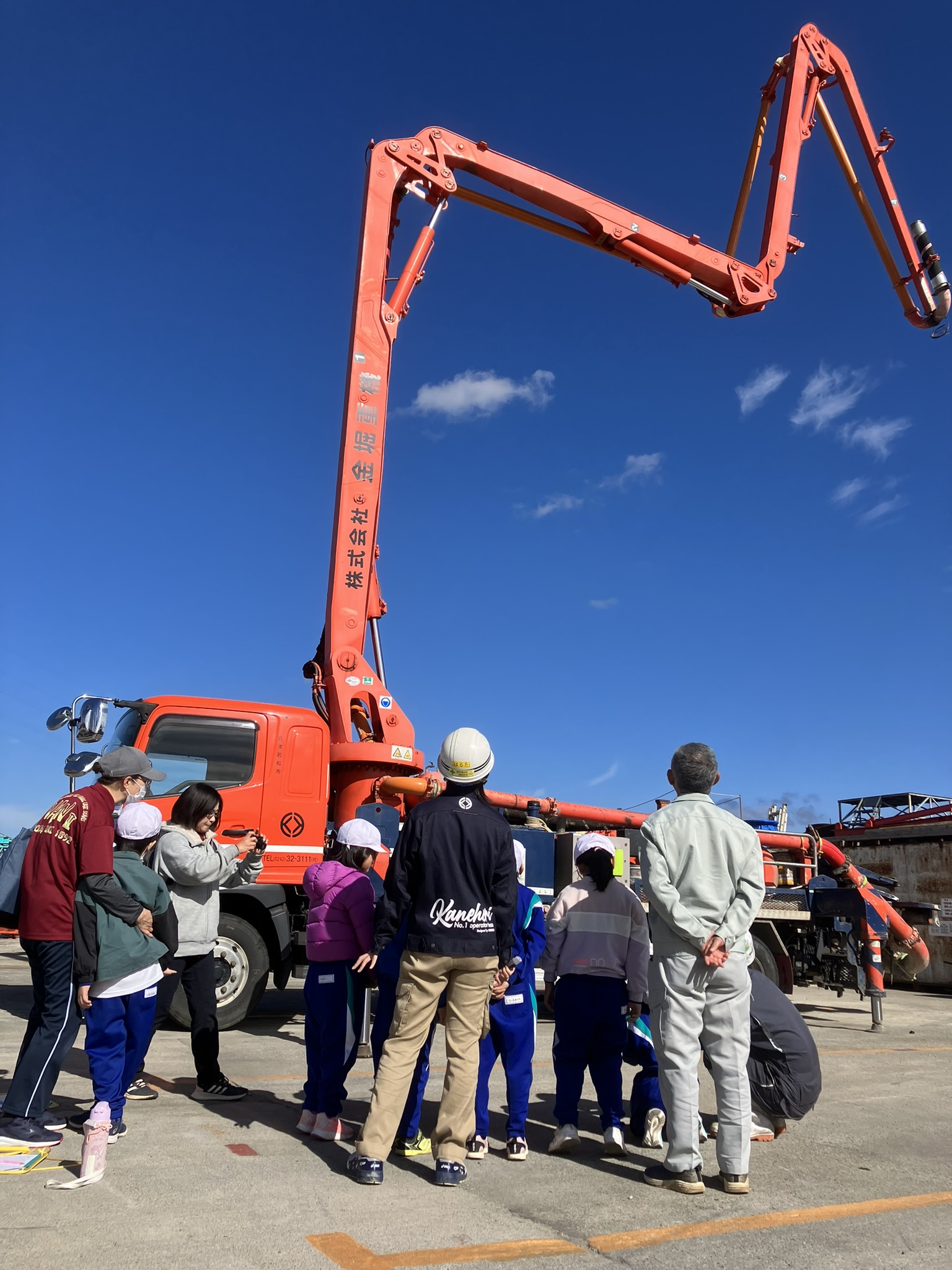 磐梯第二小学校の一年生たちが来てくれました♪ - 株式会社金堀重機